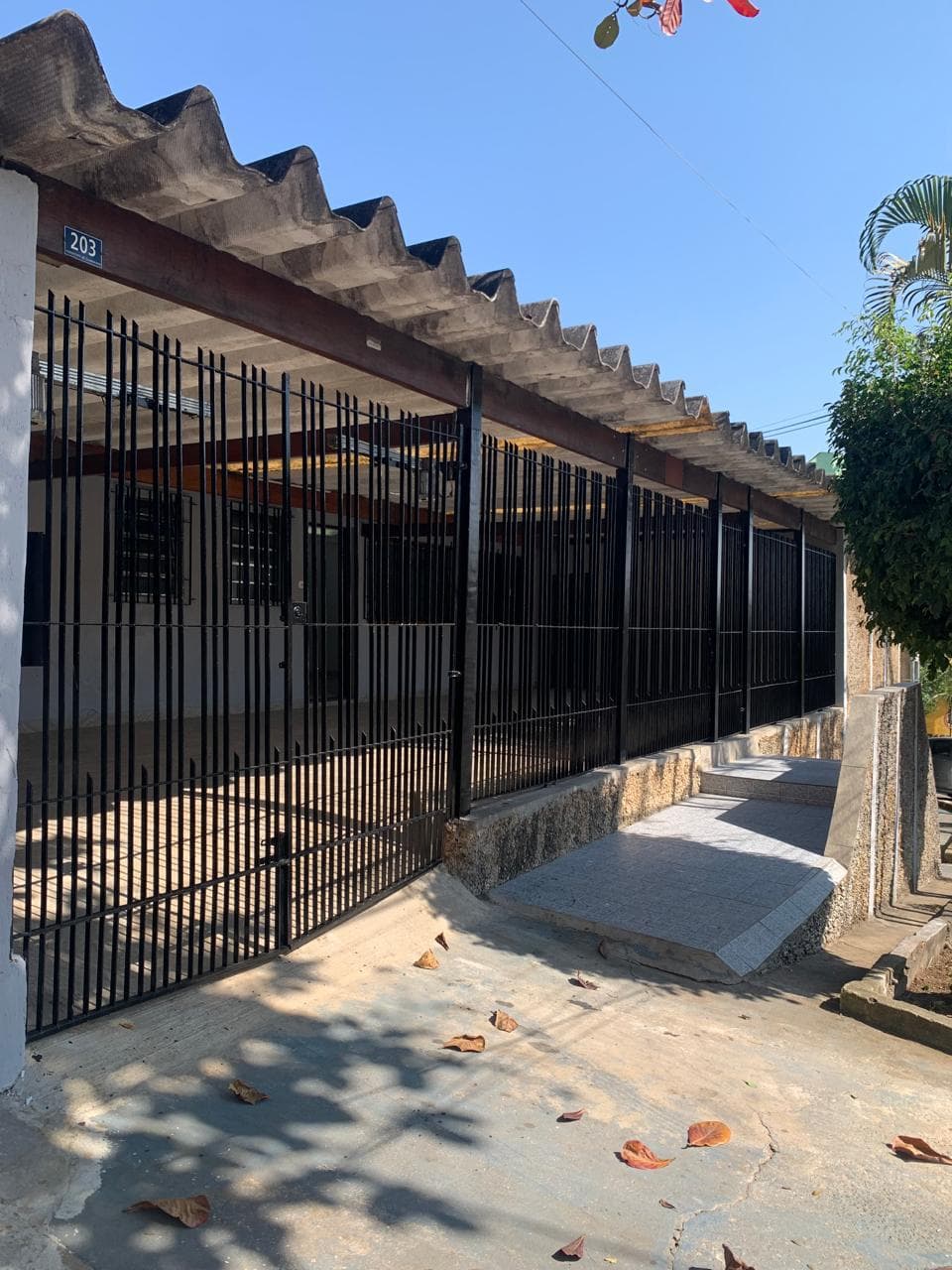 Casa 4 dormitórios com suíte e churrasqueira no Jardim Presidente Dutra