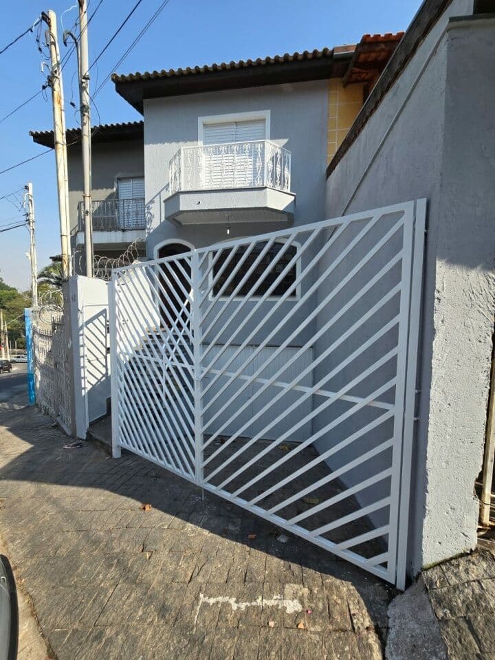 SOBRADO SANTA CECILIA/ 3 DORMS 2 SUITES COM GARAGEM