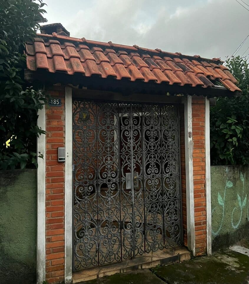 CASA TÉRREA Conj. Res. Paes de Barros/ 3 DORM SENDO 1 SUITE COM CLOSET 2 BANHEIROS 4 VAGAS 350 MTS