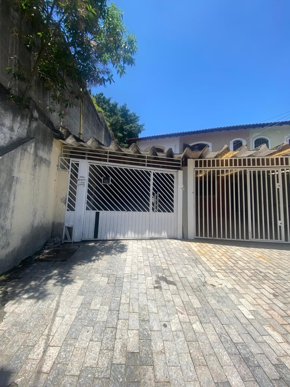 Sobrado no Jardim Santa Mena/ 4 dorms 2 suites