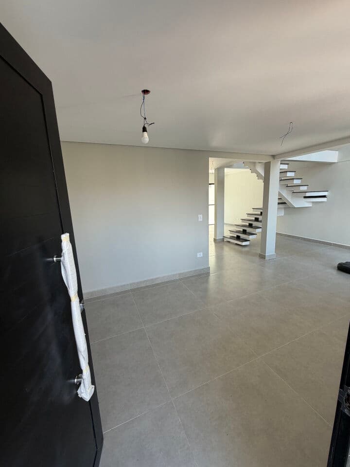 Sobrado em construção à Venda, 3 Dormitórios com 1 suite - Jd Vila Galvão