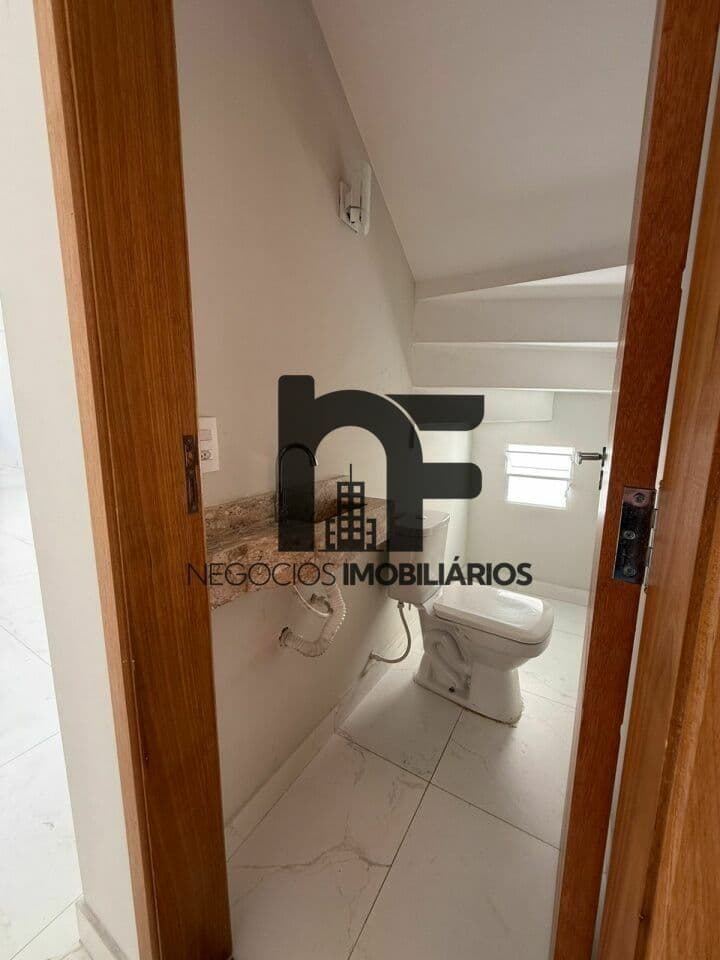 Sobrado à Venda - 3 suítes | Vila Barros