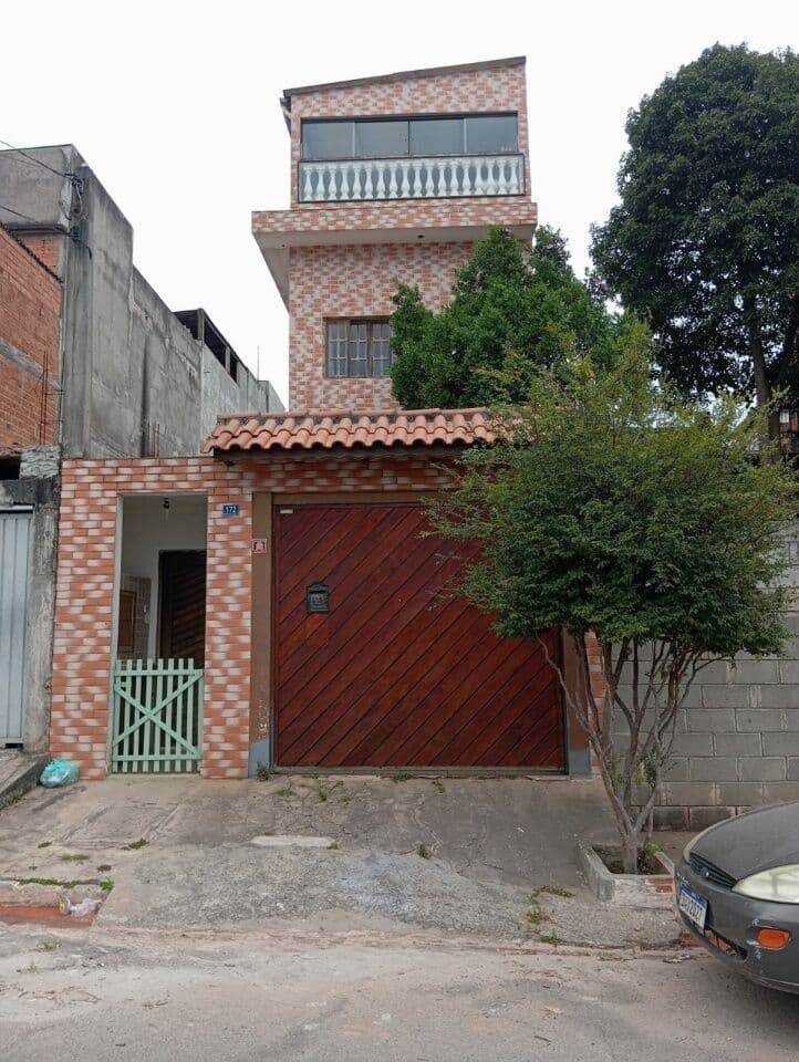 Sobrado de 3 dormitórios e 2 vagas 2 salas 4 banheiros à venda na Cidade aracilía - GRU