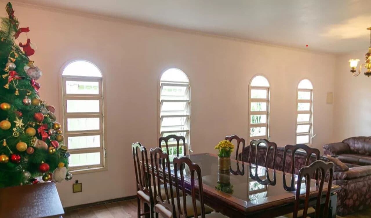 Sobrado residencial de 5 dormitórios e 3 vagas 1 suite 2 salas 5 banheiros à venda na Vila Galvão