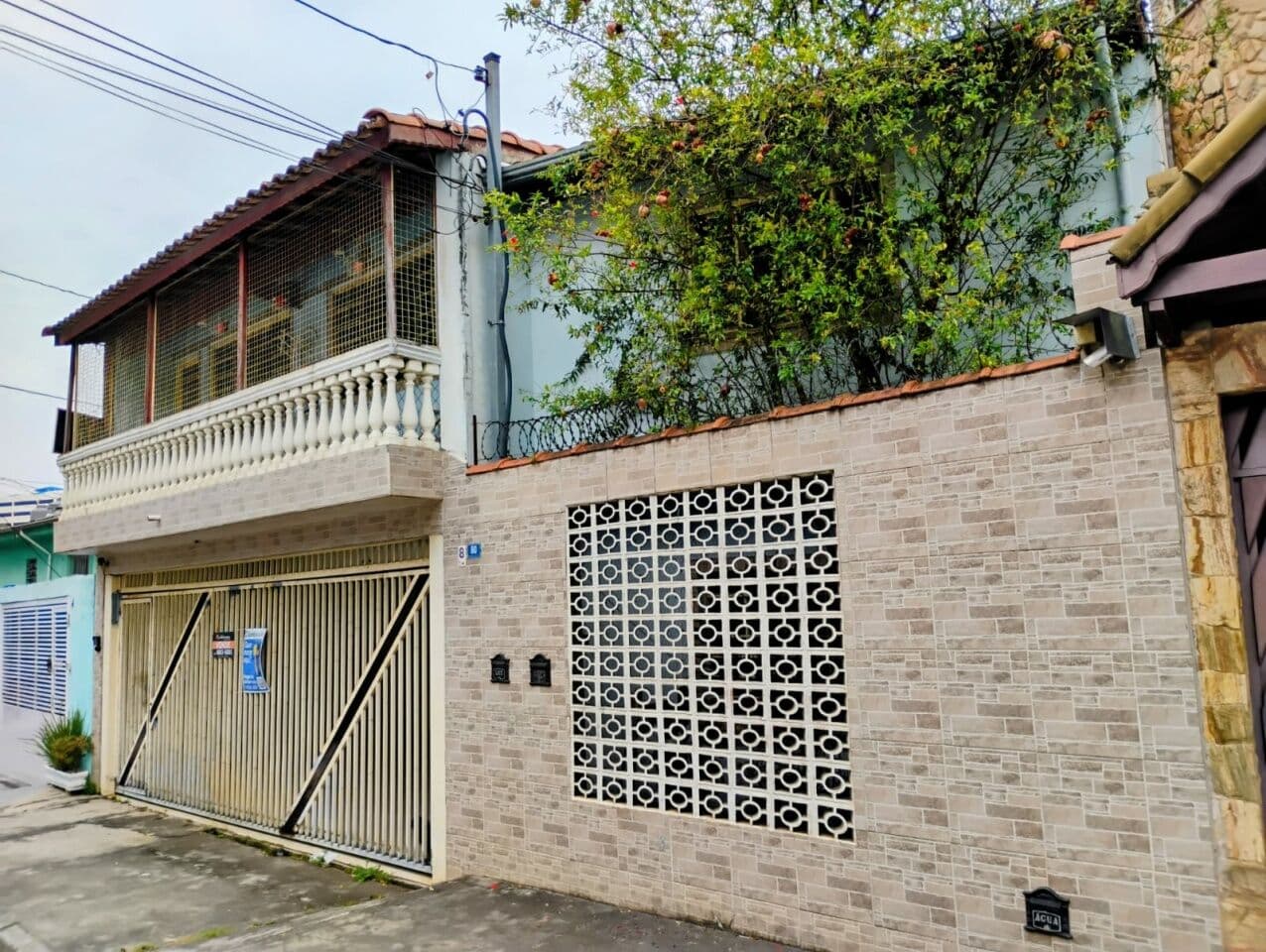 CASA JARDIM LAS VEGAS GUARULHOS/ 4 DORM 2 VAGA 1 BANHEIRO / CASA EMBUTIDA NO FUNDO
