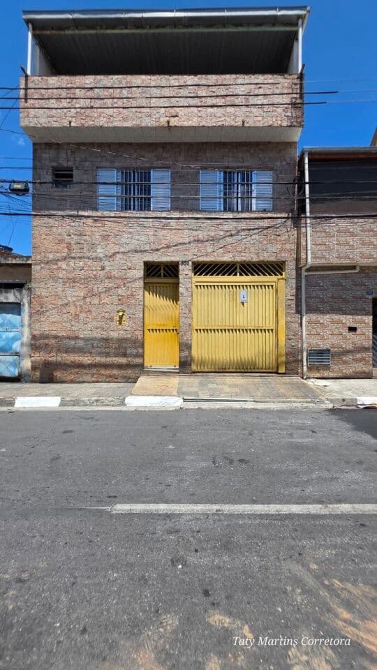 Sobrado amplo à venda no Taboão (Jd. Santa Rita) / 4 DORM E 3 VAGAS COBERTAS 1 SUITE