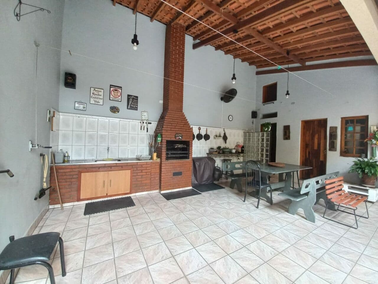Sobrado residencial de 4 dormitórios 6 vagas 1 suite 2 salas 4 banheiros à venda - Boque Maia