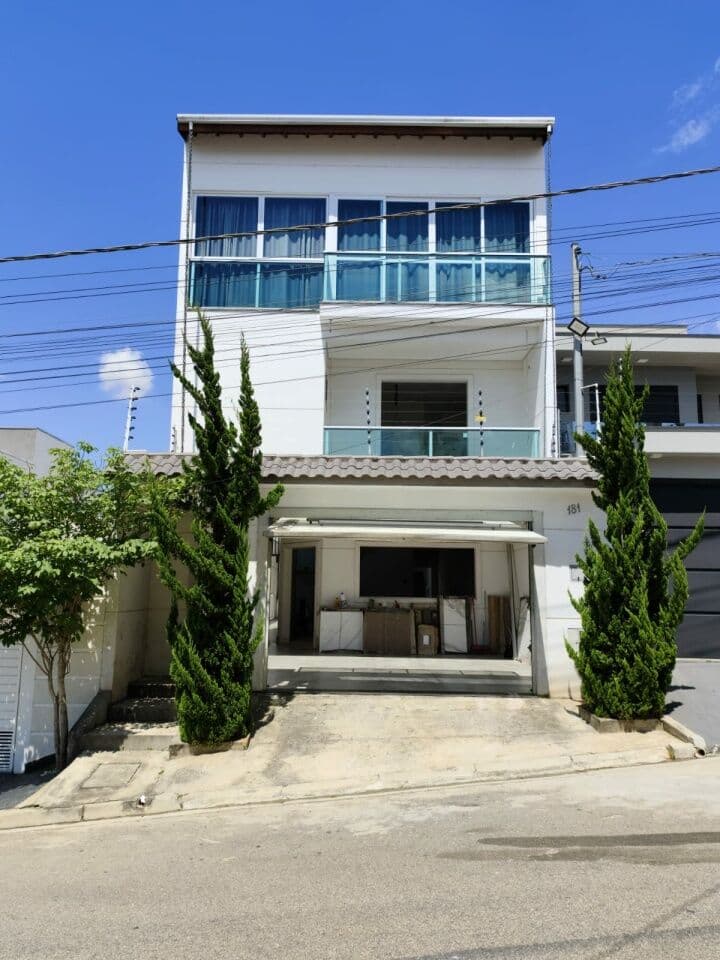 SOBRADO JARDIM PRESIDENTE DUTRA / 3 DORM 3 BANHEIROS 2 VAGAS 450 MTS