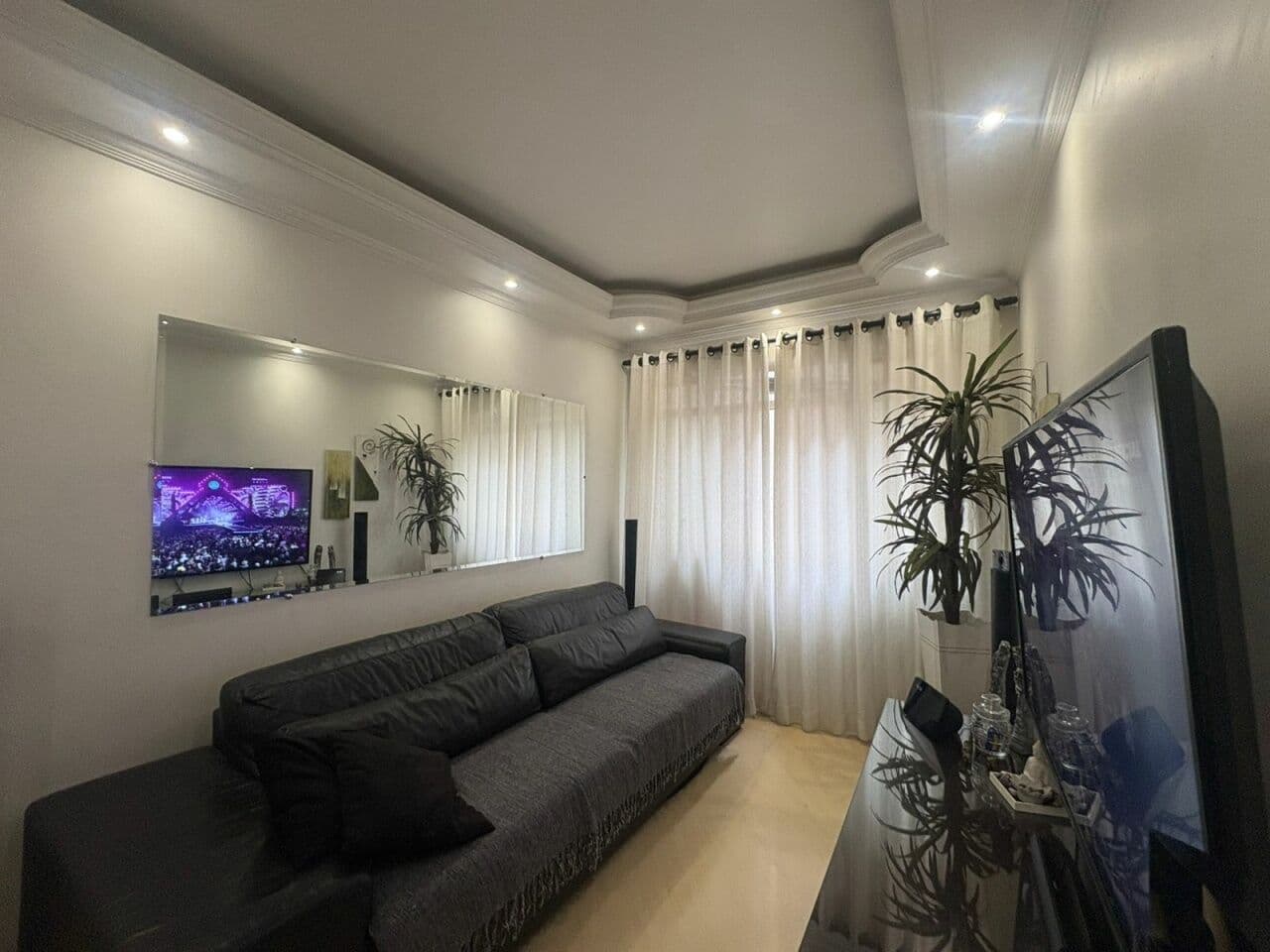 Apartamento de 2 dormitórios e 1 vaga à venda - Vila Galvão